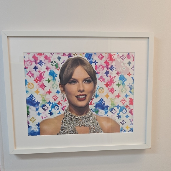 Taylor Swift. - Picture 1 of 4